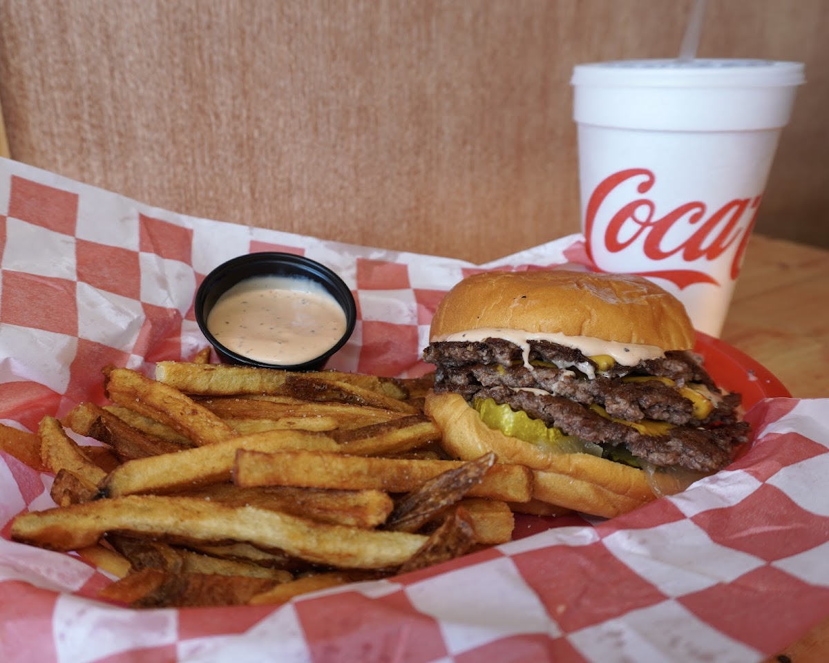 Baddies Burger House - 5 Points photo 2