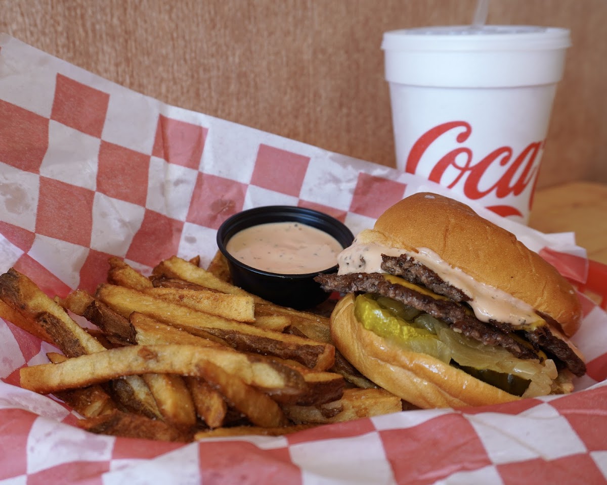 Baddies Burger House - 5 Points photo 3