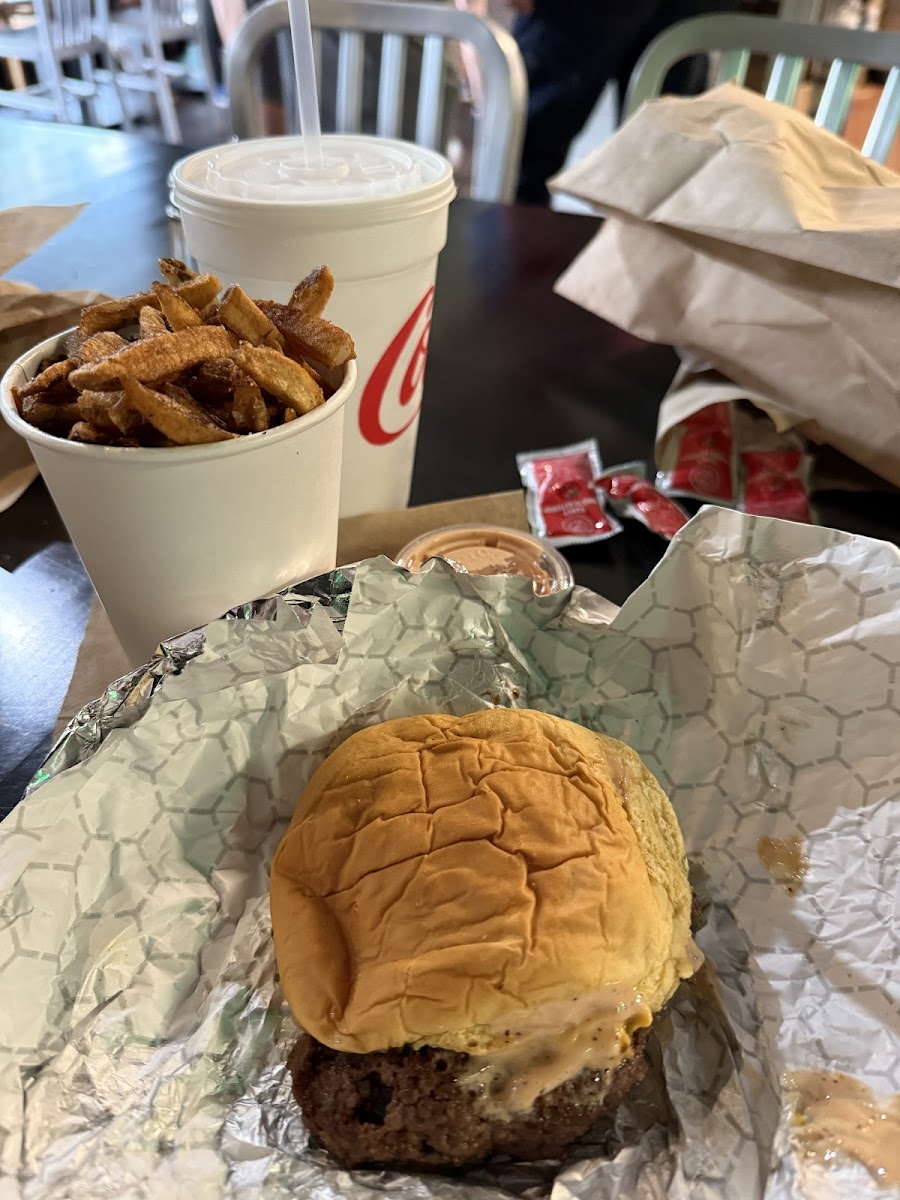 Baddies Burger House - 5 Points photo 5