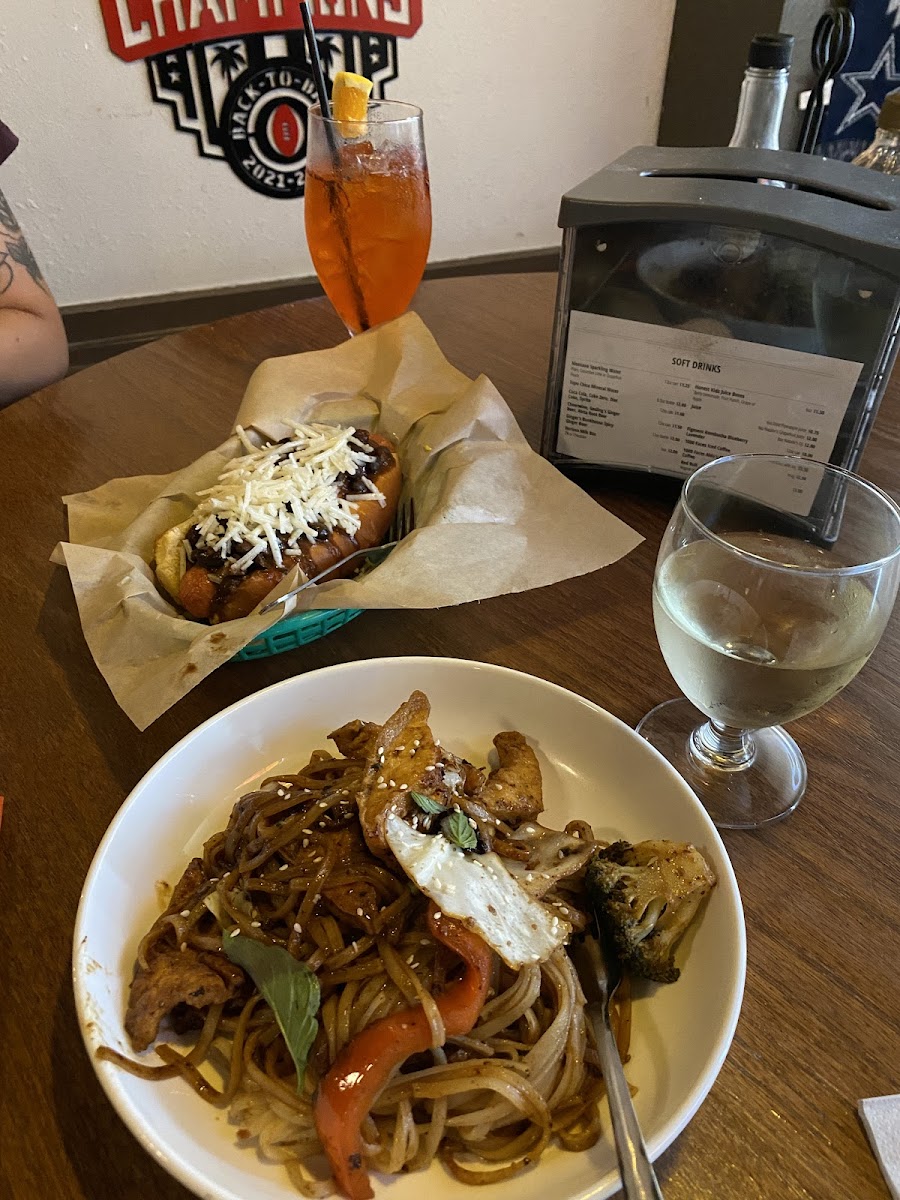 Hi-Lo Lounge photo 5