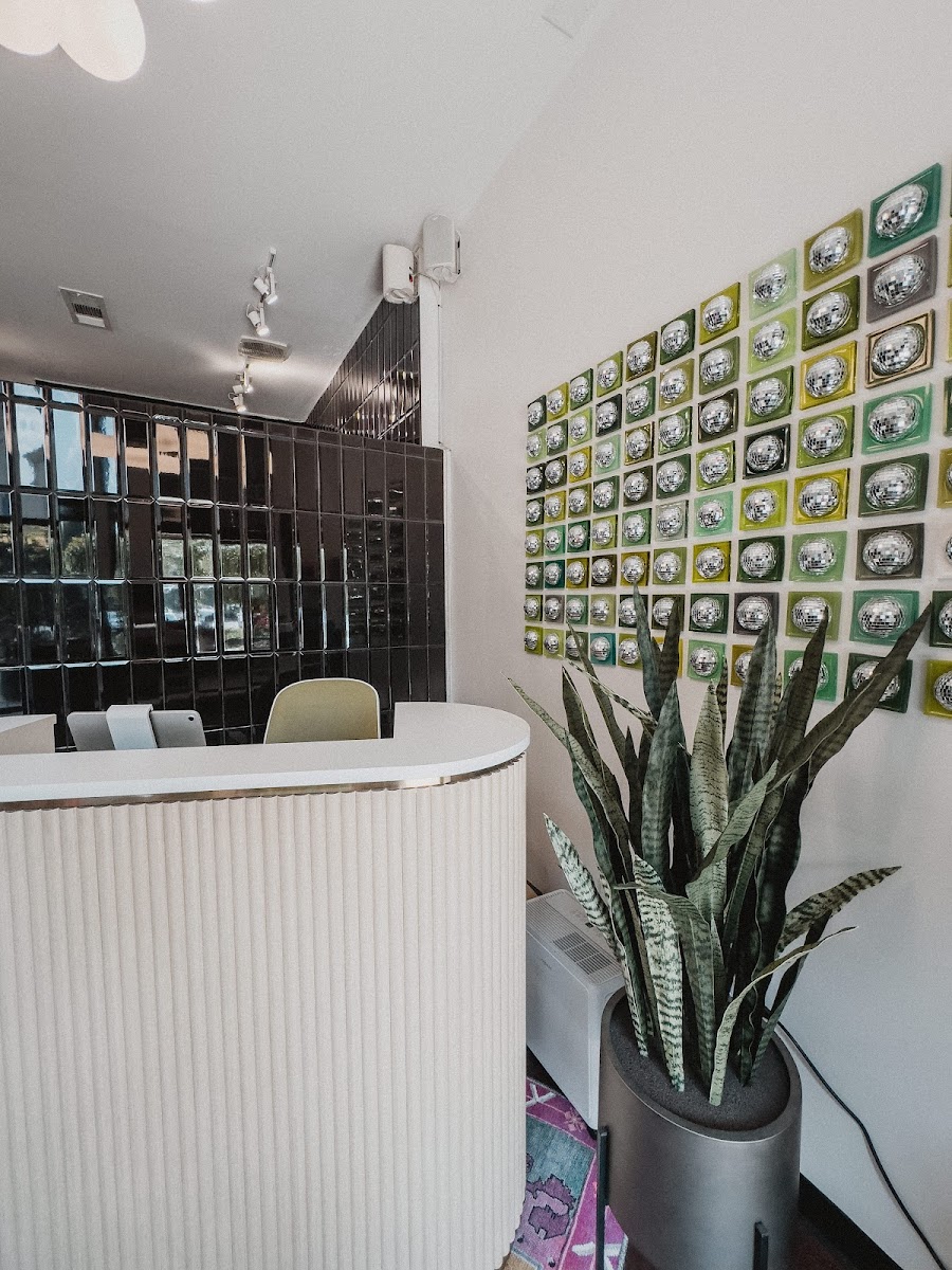 Hologram Salon photo 5