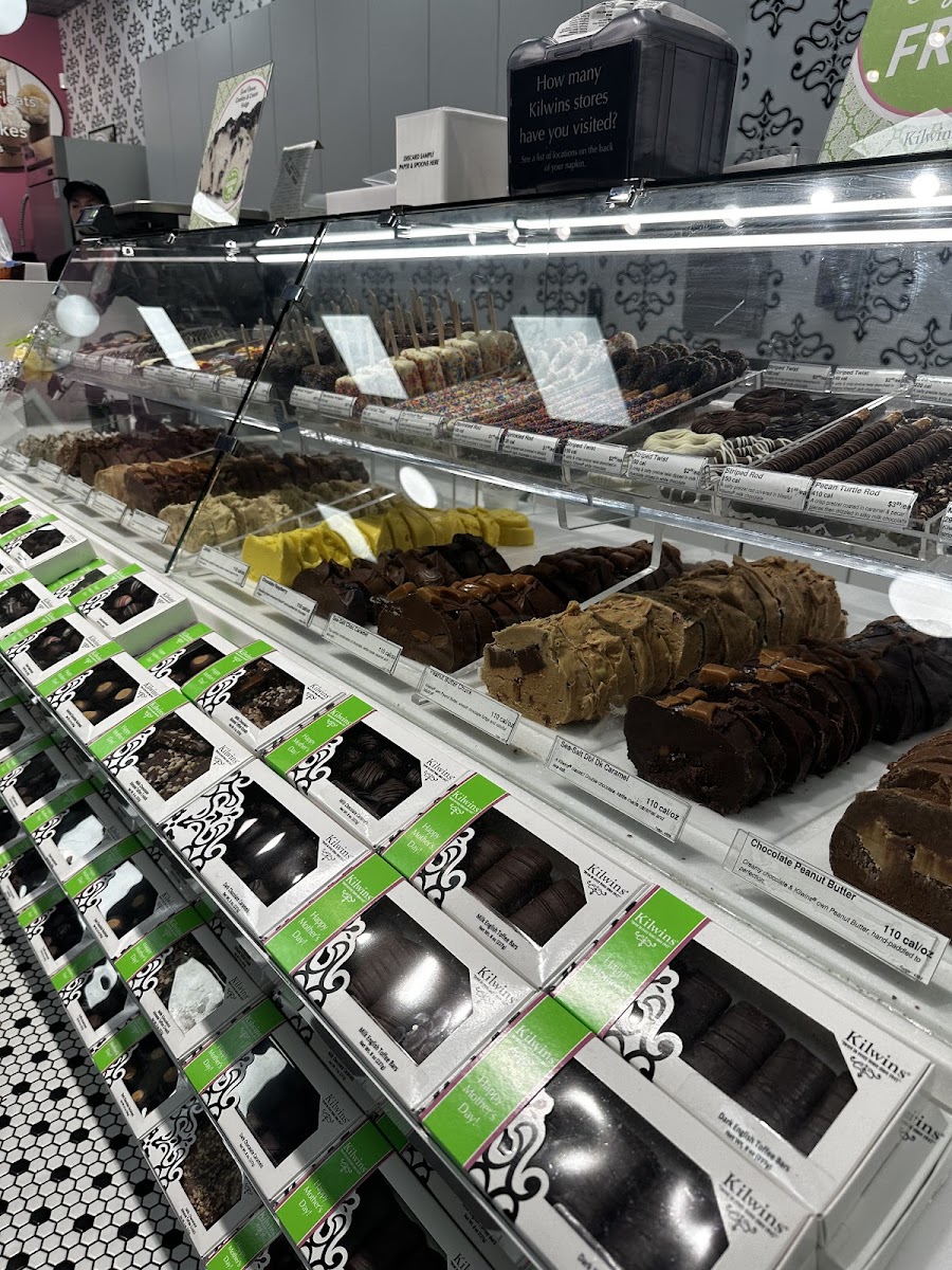 Kilwins Ice Cream - Chocolate - Fudge photo 5