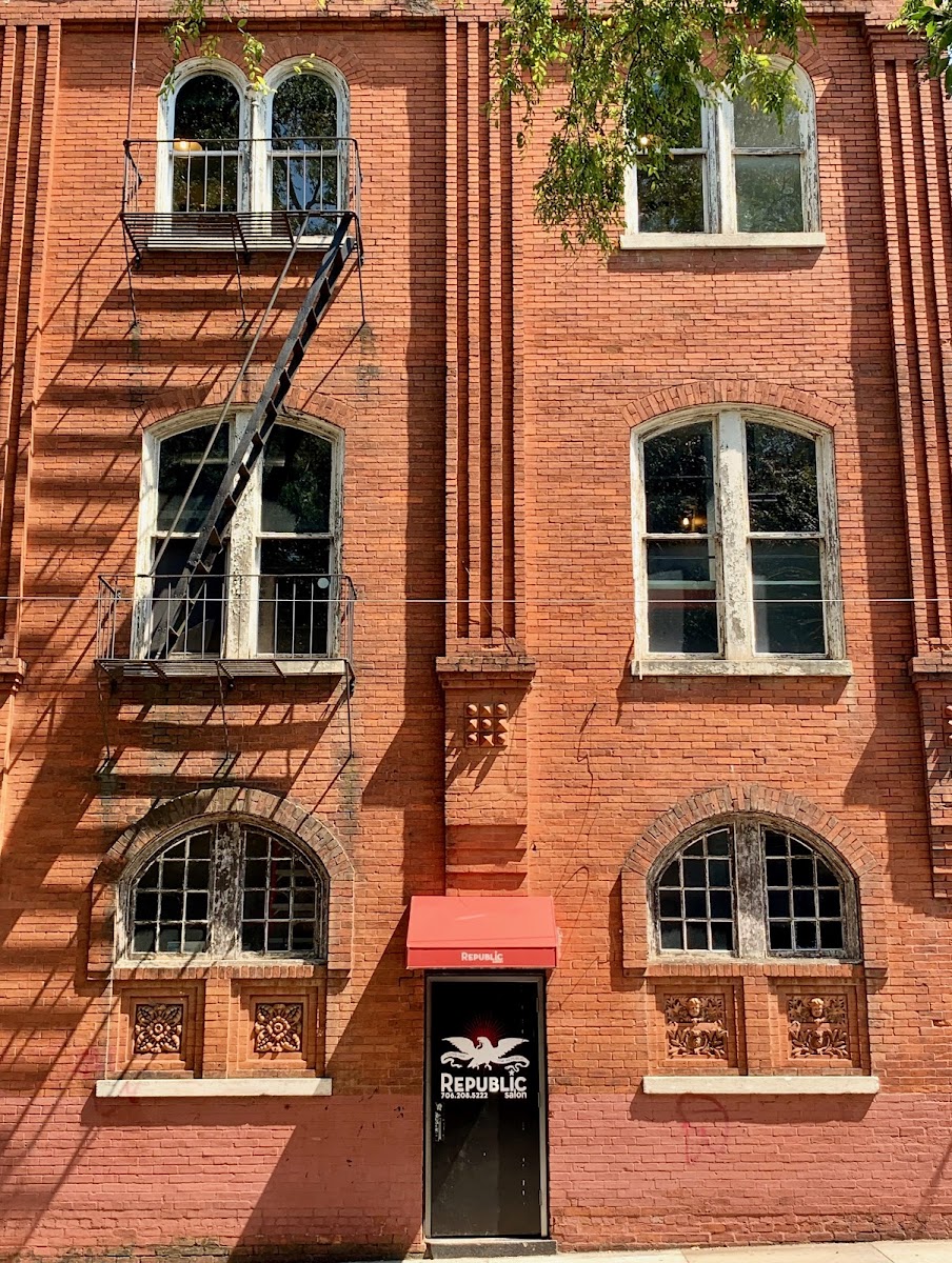 Republic Salon photo 2