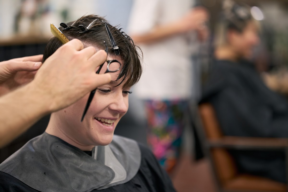 Southern Fine Lines Barber Shop & Hair Salon photo 4